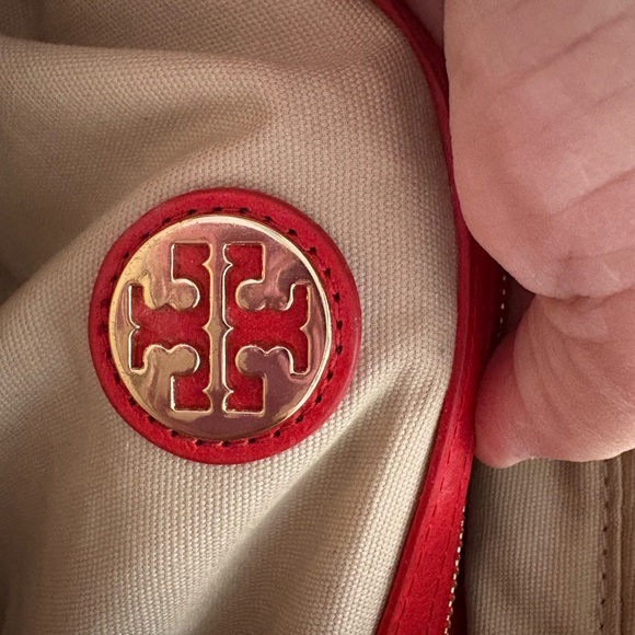 Classic Tory Burch Leather Bombe Tote - Picture 5 of 6